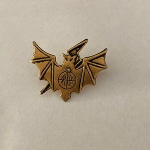 Vintage Y2K gold toned bat shaped Spy Kids movie merch pin